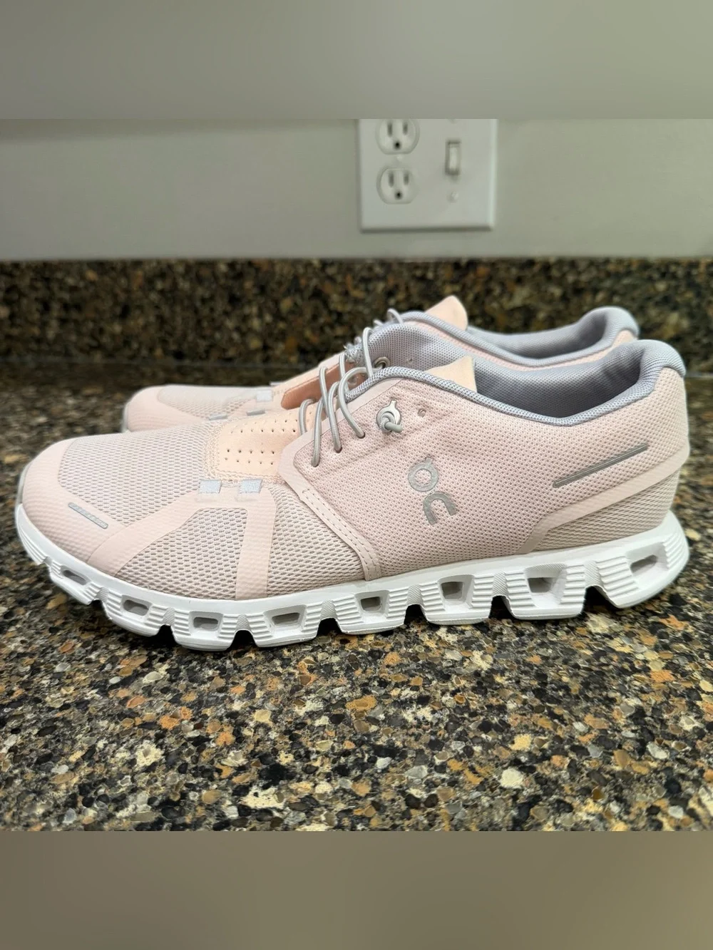 On Running Cloud Women's Running Shoe - Light Pink 9.5 - Picture 1 of 10